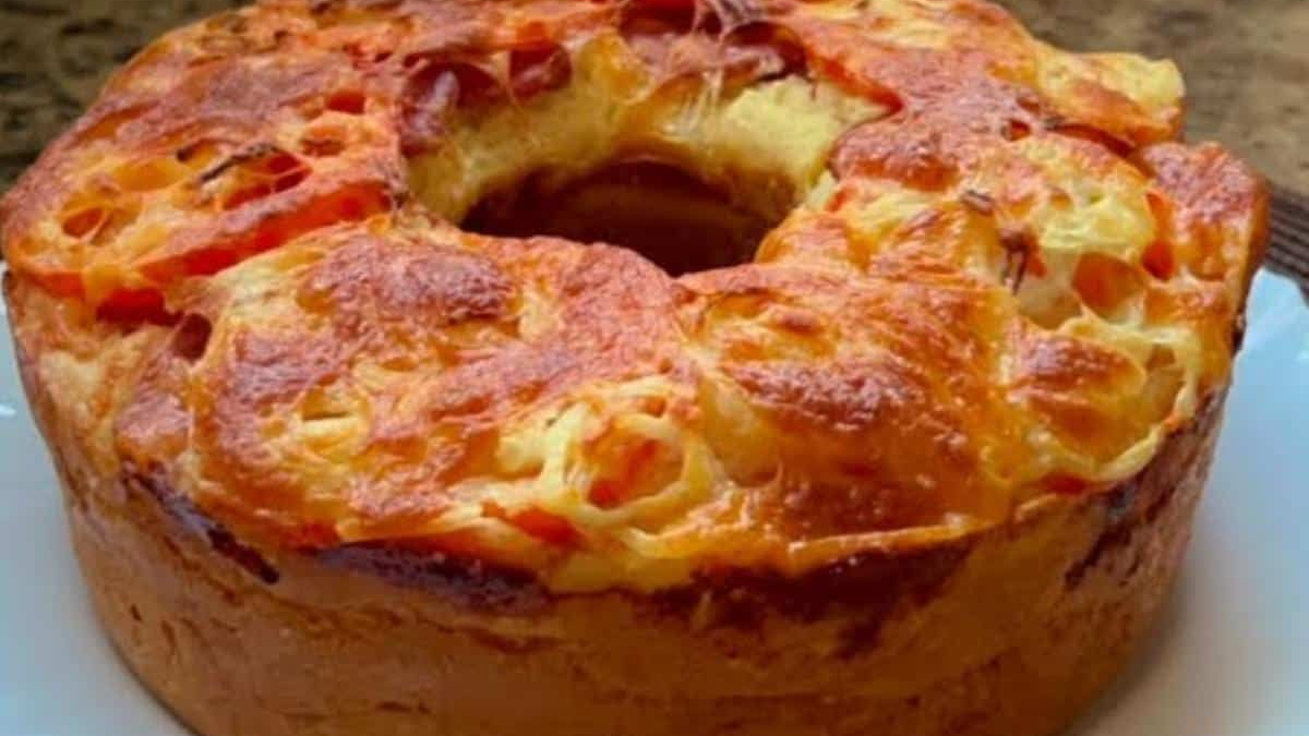 BOLO SALGADO COM TOMATE E CALABRESA